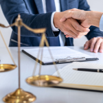 Dr. Jonatas Lucena comenta o caso de influencer que teve o perfil derrubado e busca reparação judicial pelos danos.