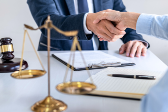 Dr. Jonatas Lucena comenta o caso de influencer que teve o perfil derrubado e busca reparação judicial pelos danos.