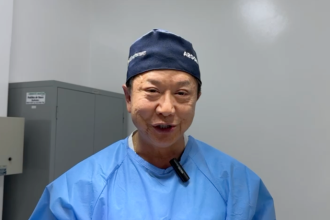 Milton Seigi Hayashi destaca abordagens cirúrgicas que devolvem proporção e autoestima ao paciente pós-bariátrica.