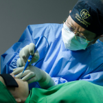 Os cuidados essenciais antes da cirurgia plástica garantem segurança e melhor recuperação, observa Milton Seigi Hayashi.