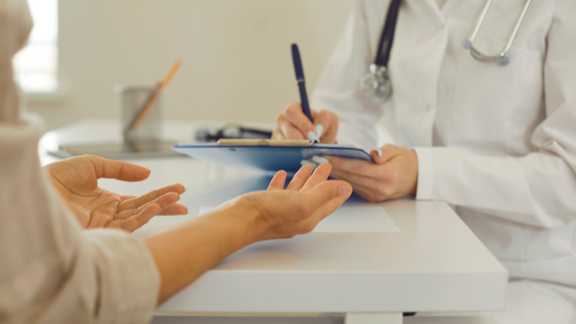 Assembleia Mundial da Saúde 2026 debate crise de financiamento e escassez de médicos no mundo