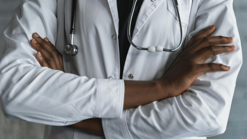 Projeto de lei aumenta pena para violência contra médicos no Brasil