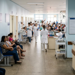 Agora Tem Especialistas amplia atendimento no SUS: o que muda para médicos, pacientes e filas de consultas e cirurgias