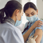 Pneumo 20 no SUS: quem tem 85 anos ou mais já pode receber a nova vacina contra pneumonia