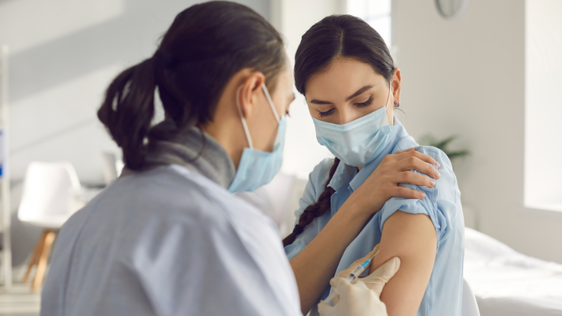 Pneumo 20 no SUS: quem tem 85 anos ou mais já pode receber a nova vacina contra pneumonia