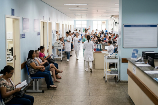 Agora Tem Especialistas amplia atendimento no SUS: o que muda para médicos, pacientes e filas de consultas e cirurgias